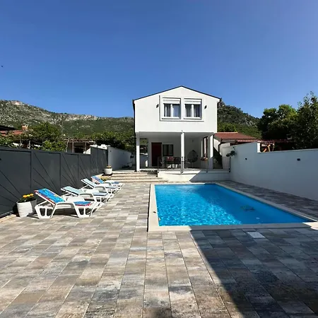 Sale Buna Villa